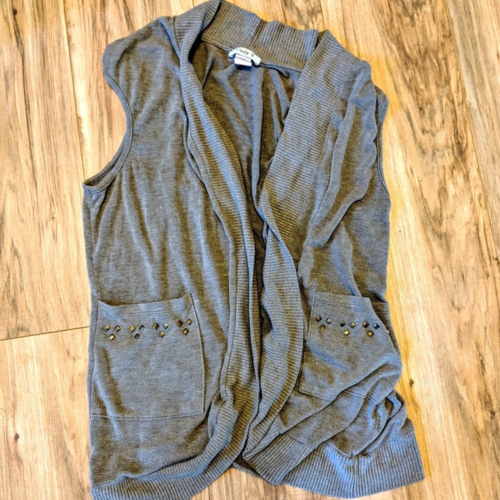 Only 9. Gray vest size 1x.